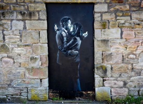 Mobile-Lovers-by-Banksy