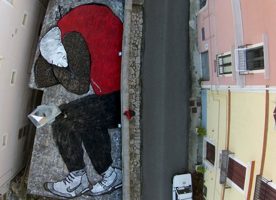 street-art-tetti-palazzi-murales-giganti-che-dormono-ella-e-pitr-02